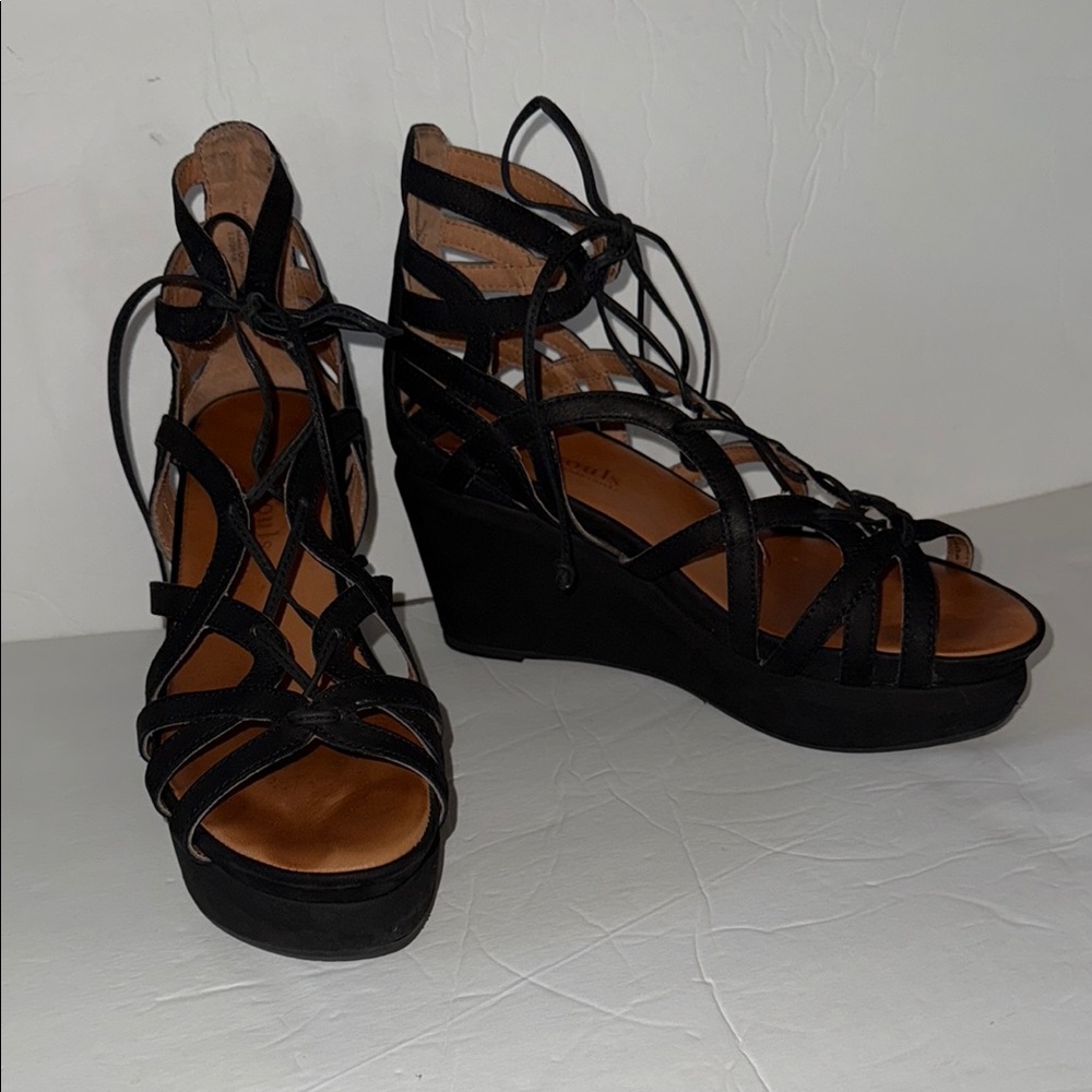 Gentle Souls Kenneth Cole Joy Leather Black Wedge Sandals Strappy Design Sz 8.5
